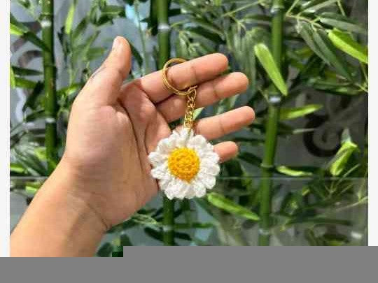 Daisy keychain