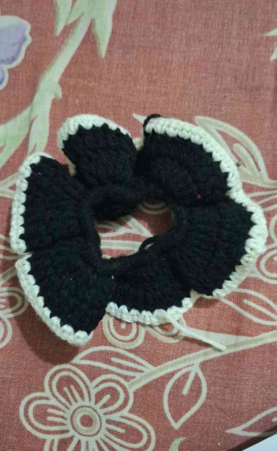 Scrunchie - black and white